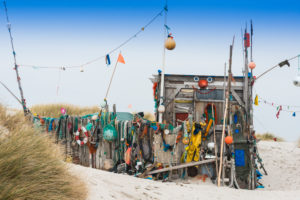 Deutschland, Schleswig-Holstein, Nordfriesische Inseln, Amrum, Süddorf, Kniepsand, Hütte am Strand Deutschland, Schleswig-Holstein, Nordfriesische Inseln, Amrum, Süddorf, Kniepsand, Hütte am Strand